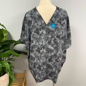 NWT Dickies Scrub Top Spooky Shadows Mens Pewter Gray Skull Print Scrubs Uniform